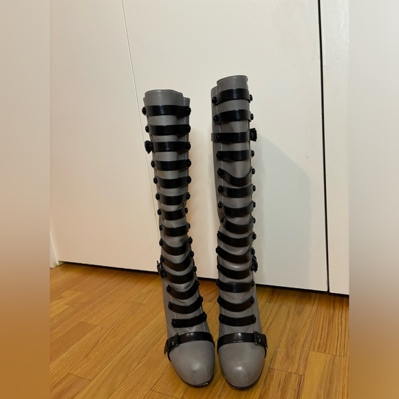 L.A.M.B black and grey leather boots - Picture 3 of 9